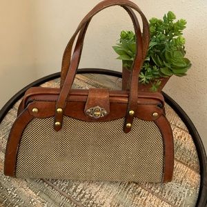 JOHN ROMAIN Vintage, mid-century leather/textured handbag reasonable offers😊😊